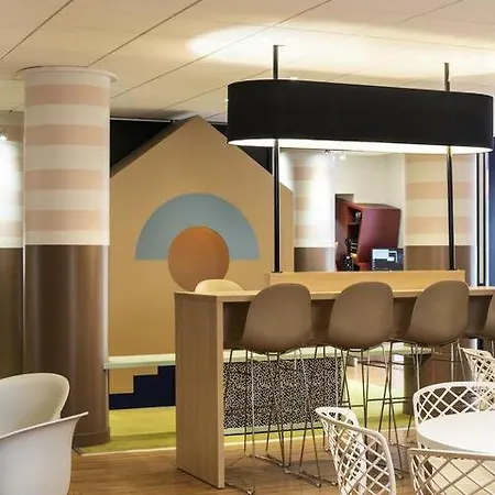 Disneyland Appartements familial avec piscine intérieur et navette gratuite Serris Esterno foto