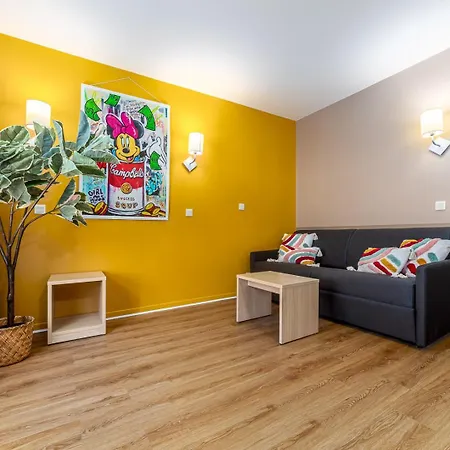 Disneyland Appartements familial avec piscine intérieur et navette gratuite Serris Esterno foto