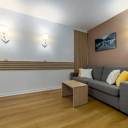 Disneyland Appartements familial avec piscine intérieur et navette gratuite Serris Esterno foto
