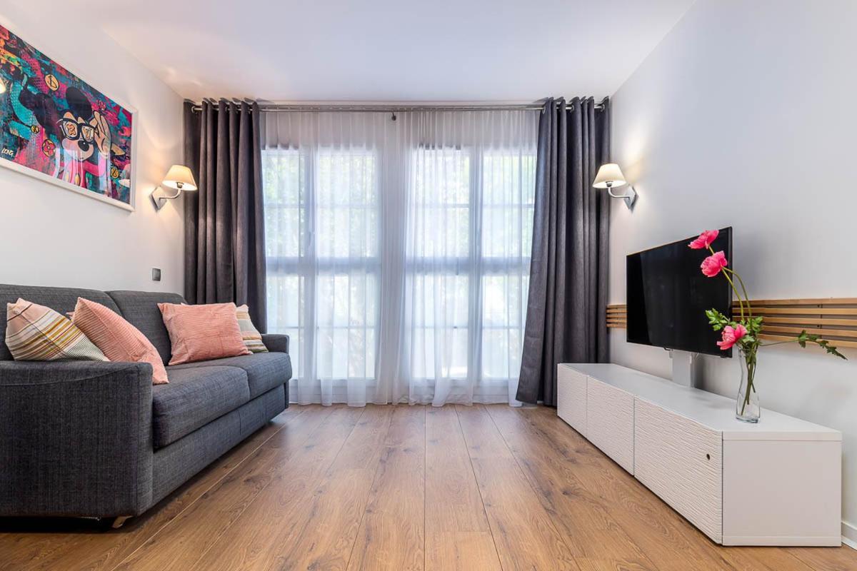 Apartment Disneyland Family Apartments: Heated Indoor Pool & Free Parking