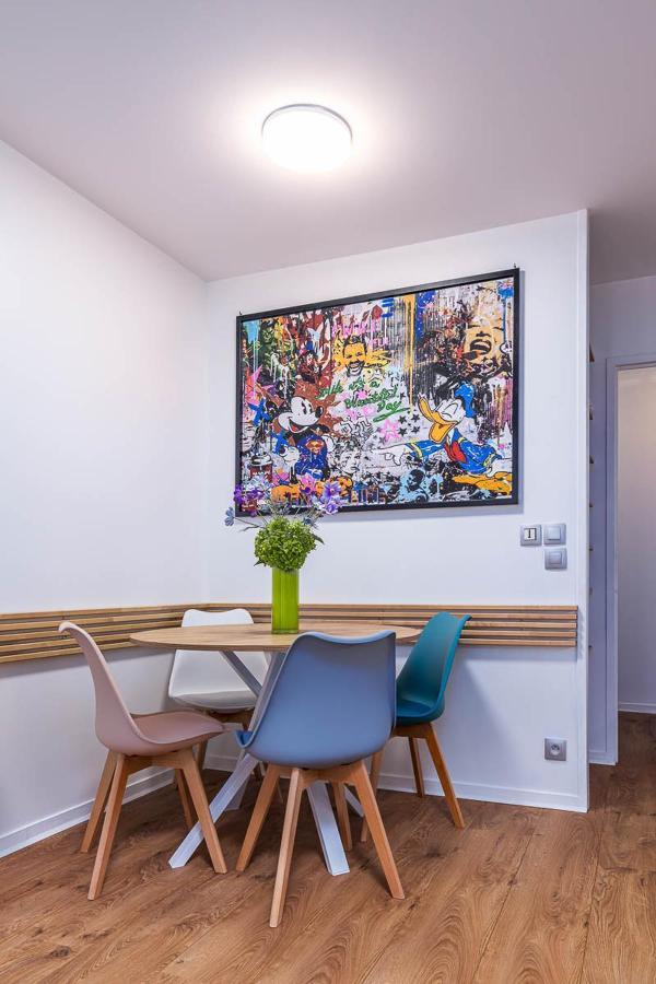 Apartment Disneyland Family Apartments: Heated Indoor Pool & Free Parking