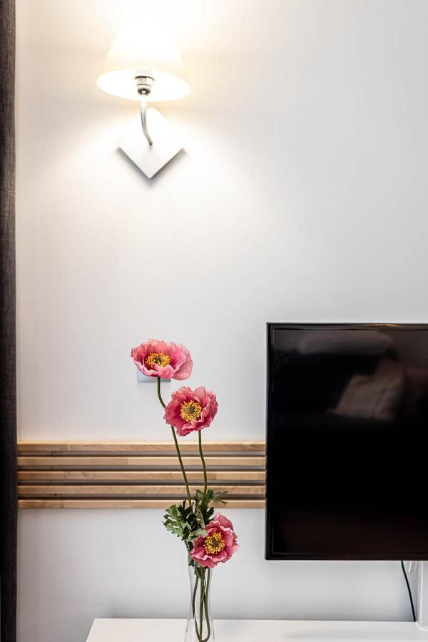 Apartment Disneyland Family Apartments: Heated Indoor Pool & Free Parking