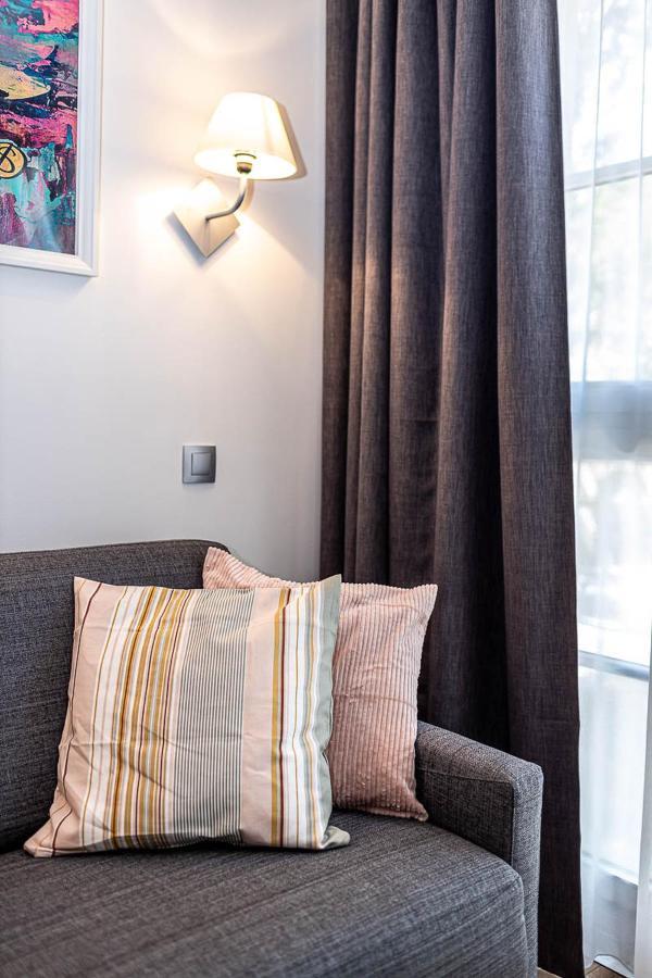 Disneyland Family Apartments: Heated Indoor Pool & Free Parking *