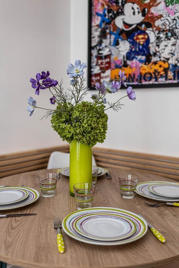 Disneyland Family Apartments: Heated Indoor Pool & Free Parking Apartment