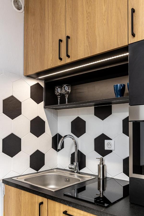 Disneyland Family Apartments: Heated Indoor Pool & Free Parking Apartment