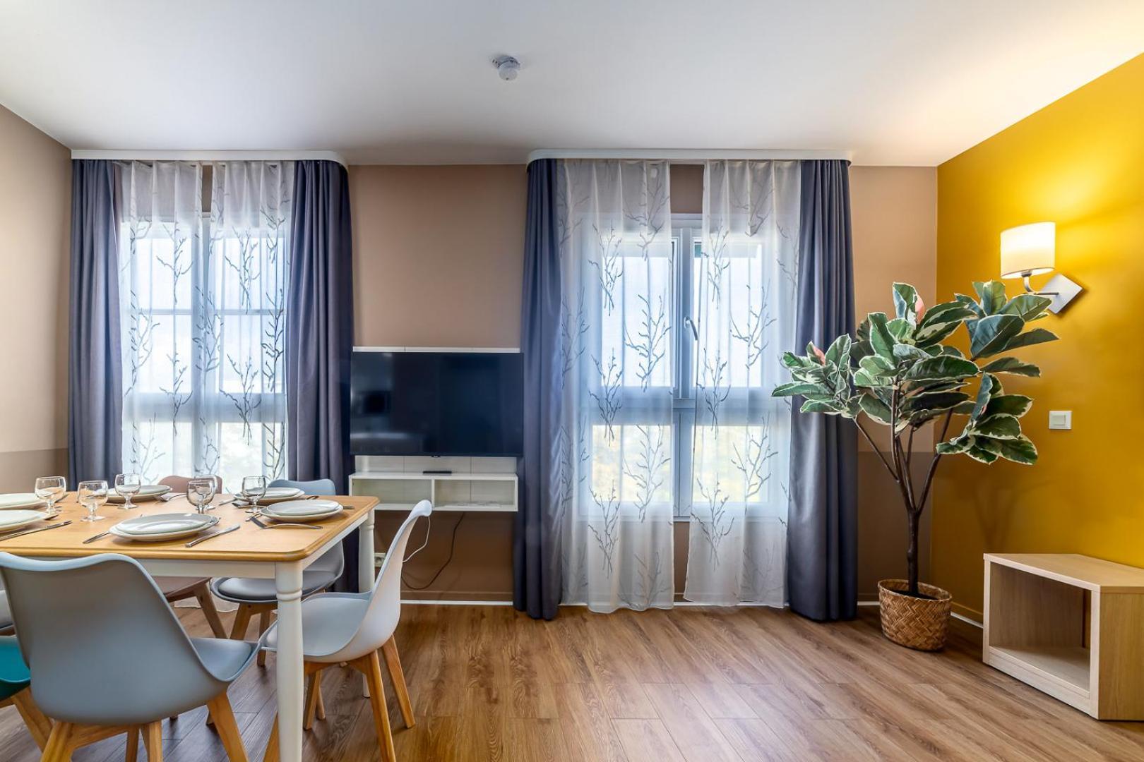 Disneyland Family Apartments: Heated Indoor Pool & Free Parking