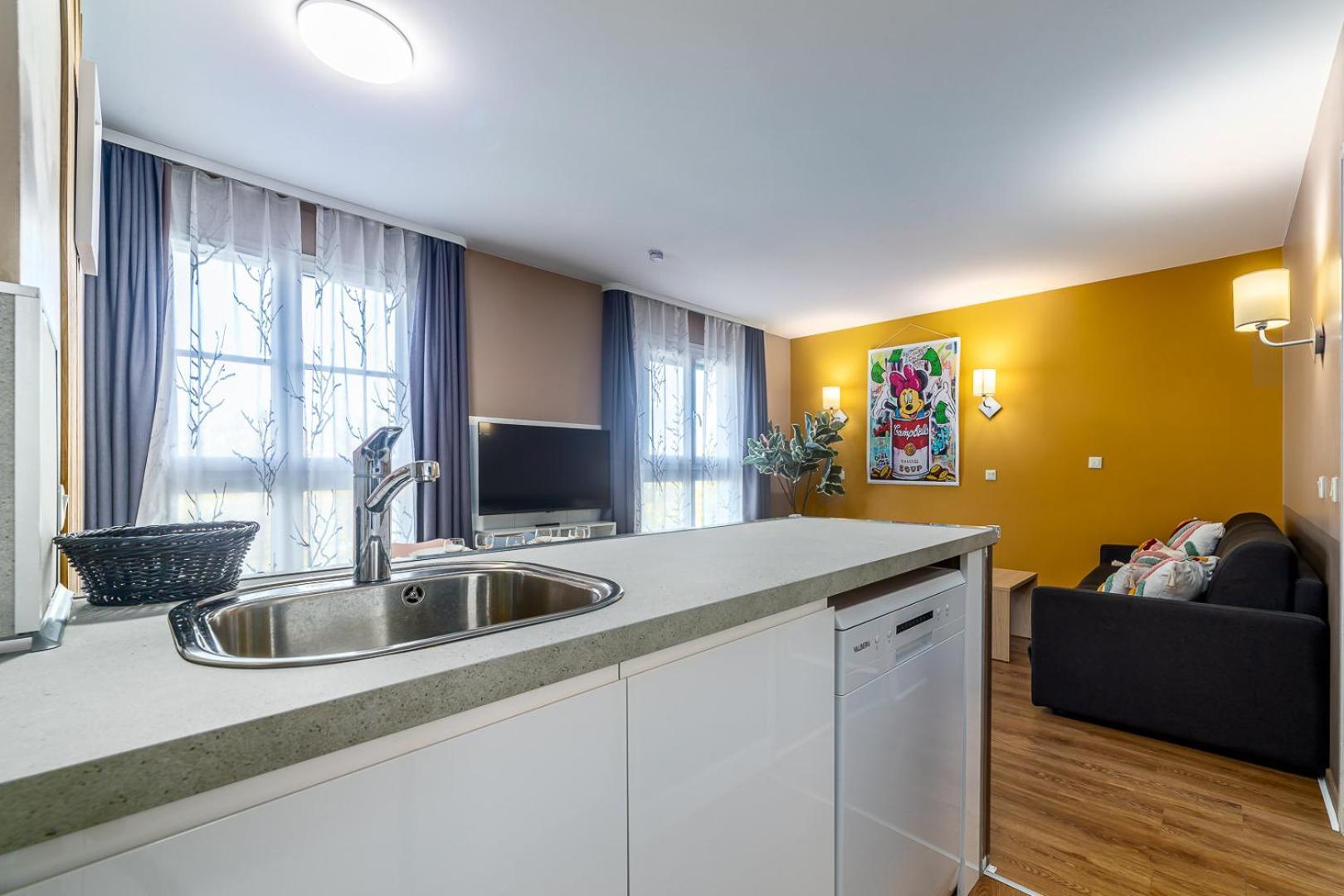 Disneyland Family Apartments: Heated Indoor Pool & Free Parking * Serris