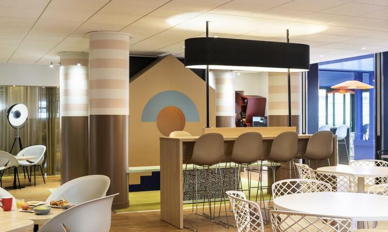 Apartment Disneyland Family Apartments: Heated Indoor Pool & Free Parking