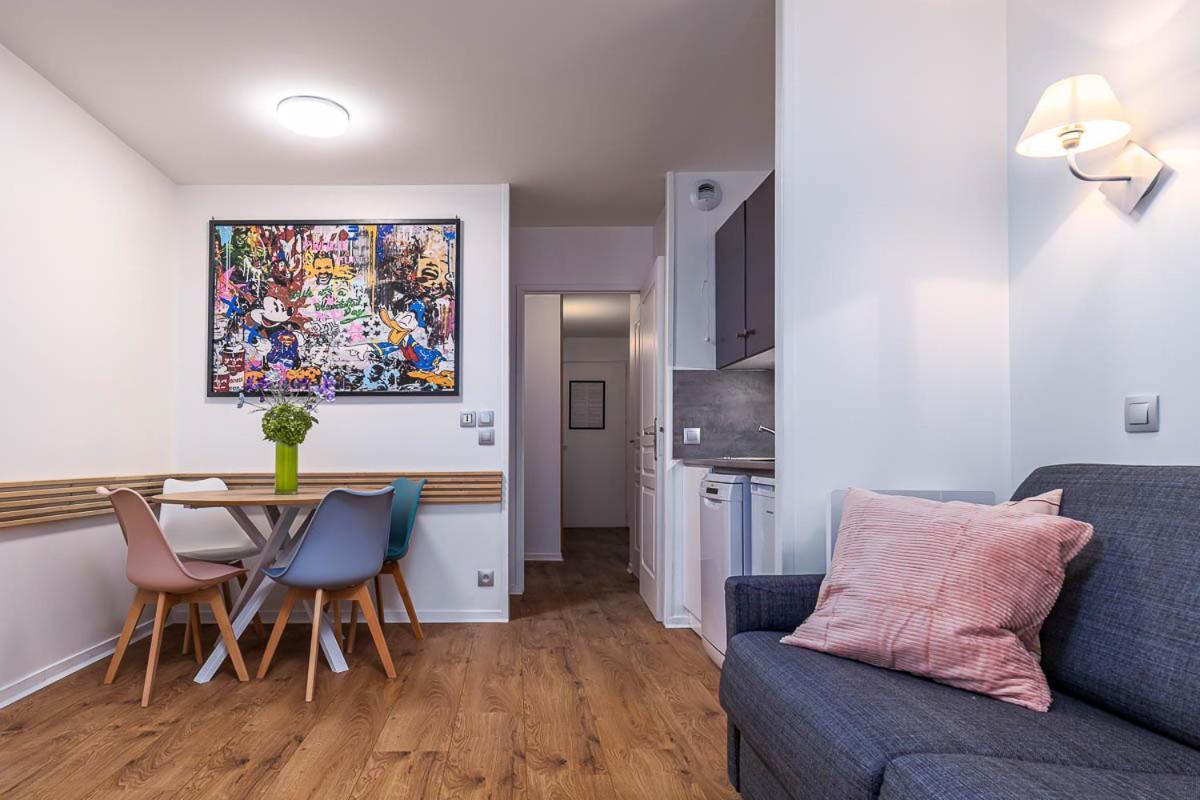 Disneyland Family Apartments: Heated Indoor Pool & Free Parking