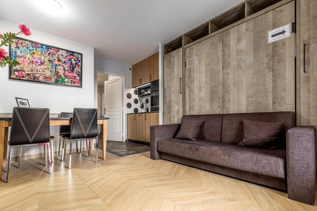 Apartment Disneyland Family Apartments: Heated Indoor Pool & Free Parking
