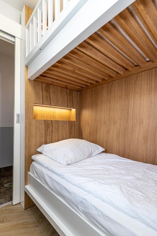 Apartment Disneyland Family Apartments: Heated Indoor Pool & Free Parking *