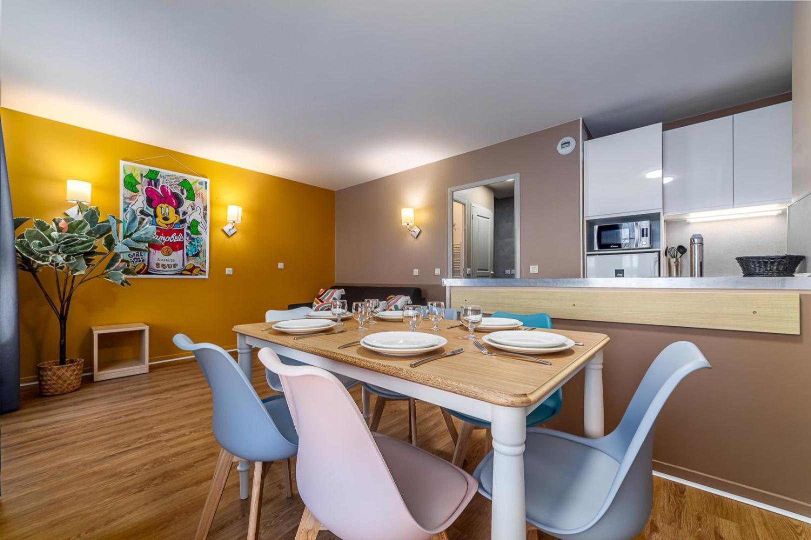 Apartment Disneyland Family Apartments: Heated Indoor Pool & Free Parking