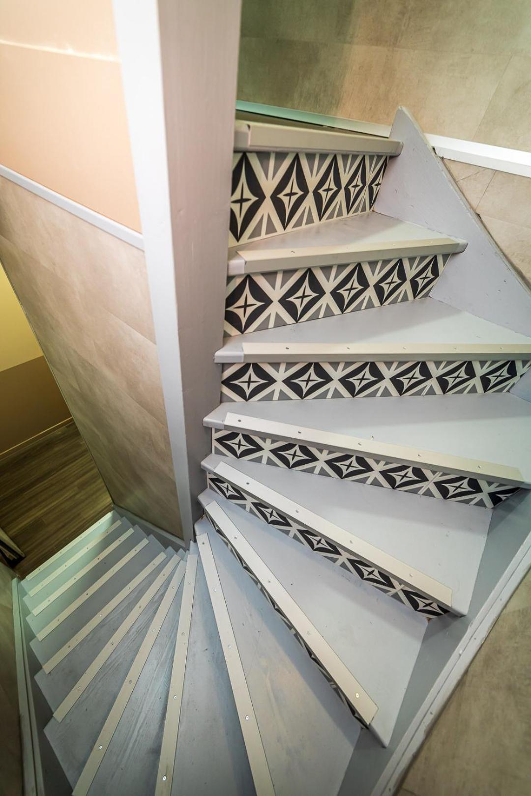 Apartment Disneyland Family Apartments: Heated Indoor Pool & Free Parking