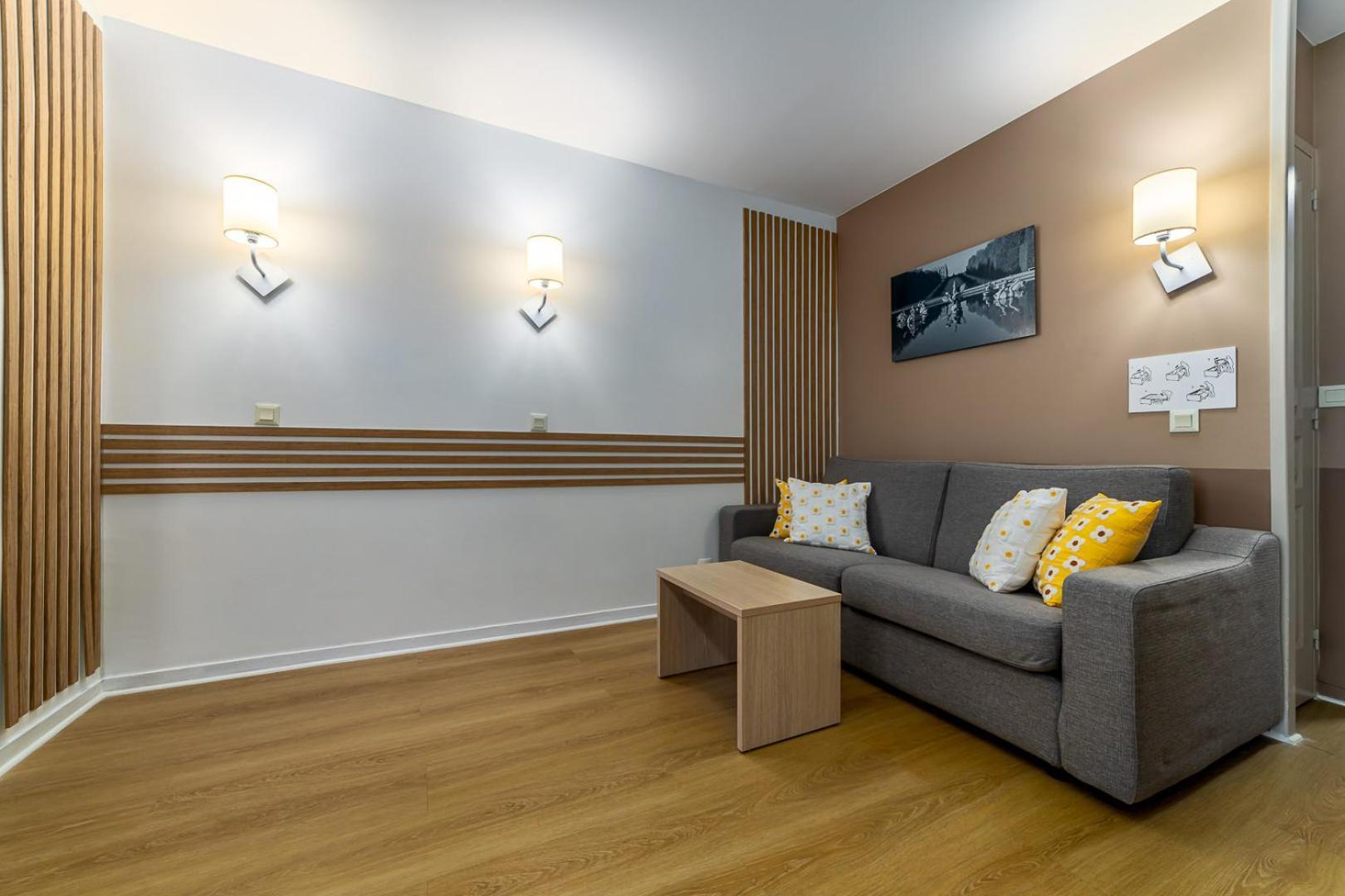 Disneyland Family Apartments: Heated Indoor Pool & Free Parking Apartment *