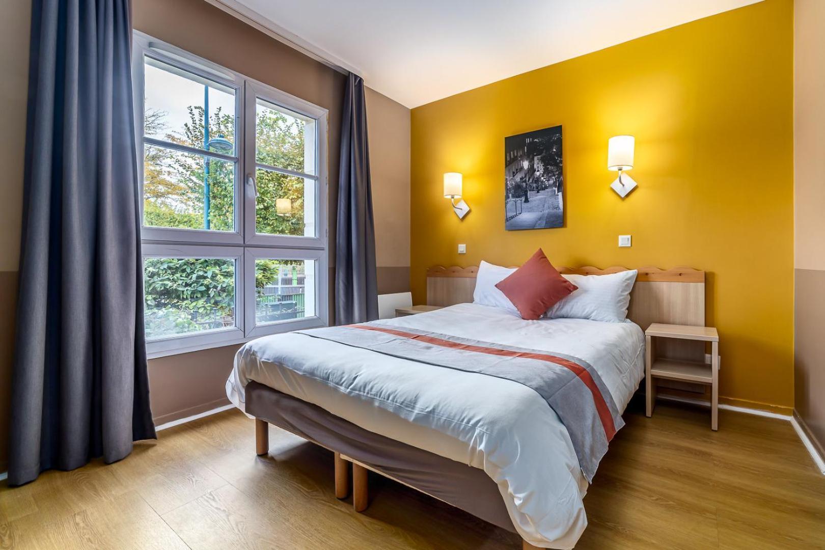 Disneyland Family Apartments: Heated Indoor Pool & Free Parking