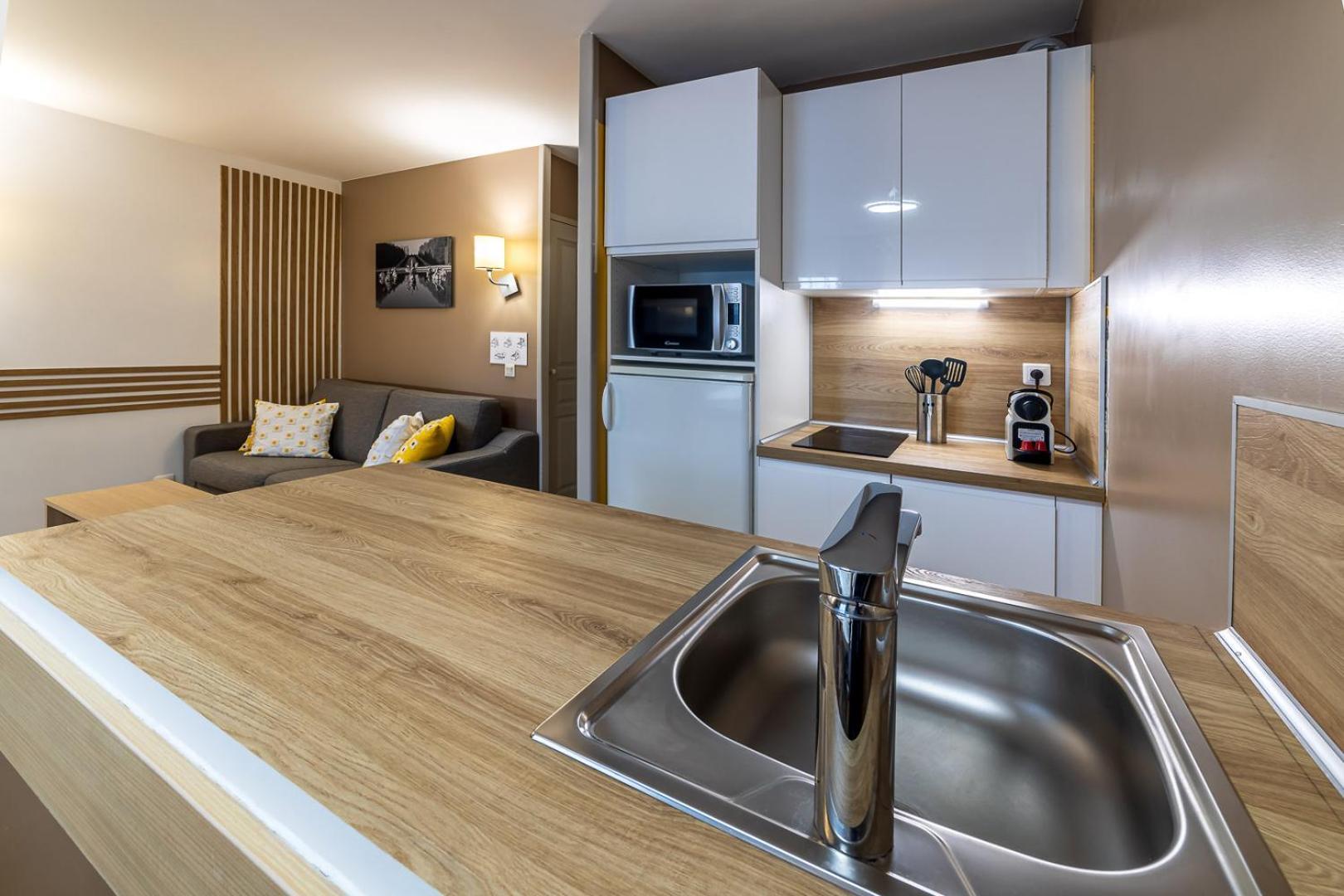 Apartment Disneyland Family Apartments: Heated Indoor Pool & Free Parking *